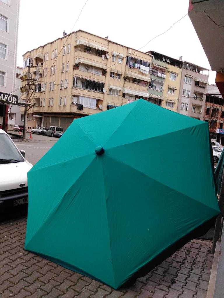 dükkan önü şemsiyesi turkuaz model mağaza girişi